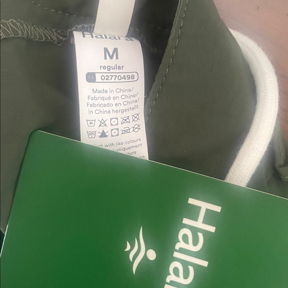 MEDIUM.   HALARA. LOW RISE WATER REPELLENT RUFFLE BARREL LEG PANTS - Picture 11 of 11